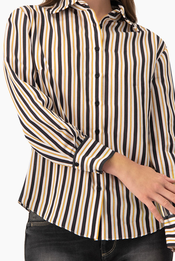 Camisa clasica y estampado de rayas