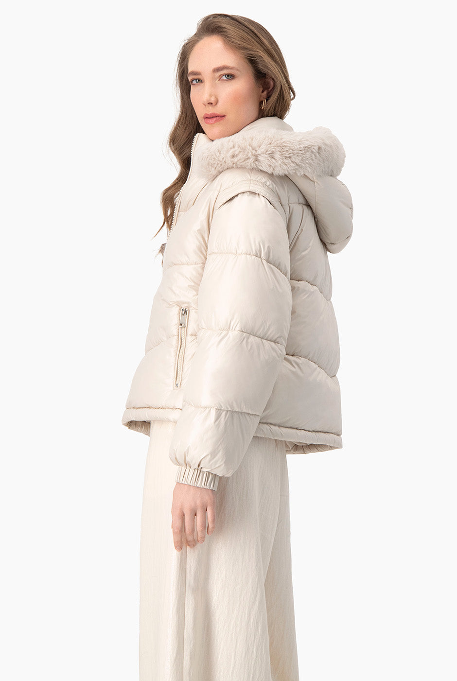 Chamarra natural acolchada con mangas desmontables y capucha con pelo sintético