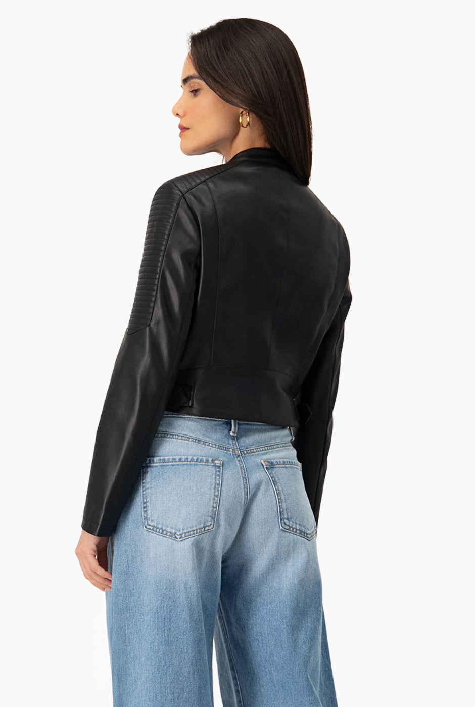 Chamarra Biker Negra en ecopiel con cremalleras y acolchado