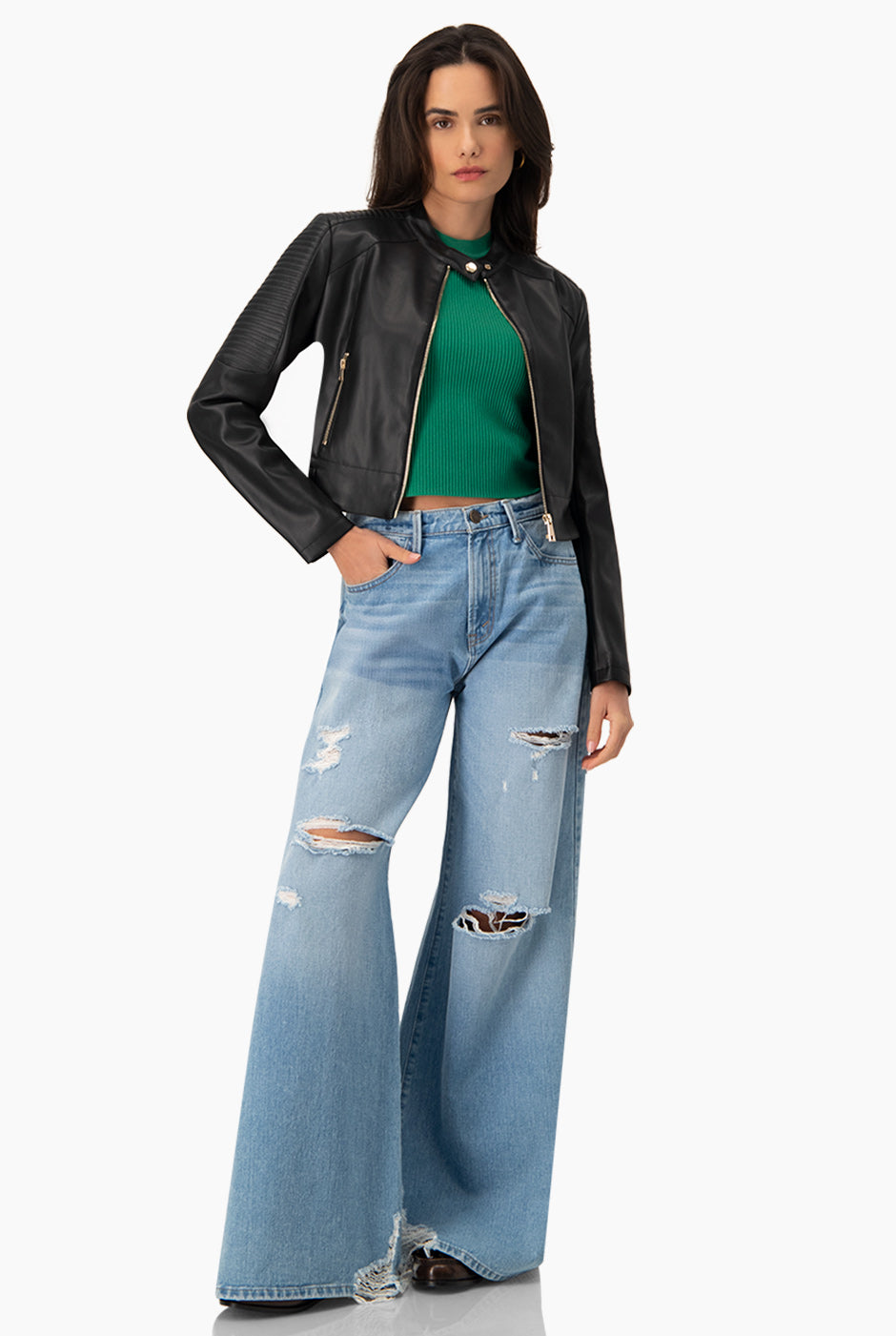 Chamarra Biker Negra en ecopiel con cremalleras y acolchado