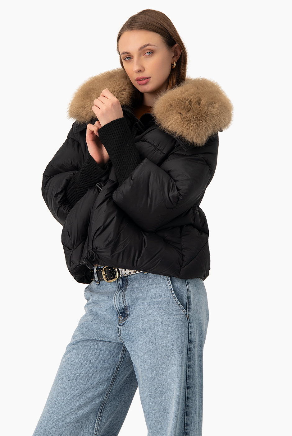 Chamarra negra puffer con cuello de pelo sintético desmontable