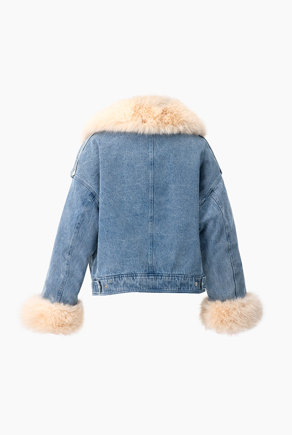 Chamarra de mezclilla azul con cuello y puños de pelo sintético