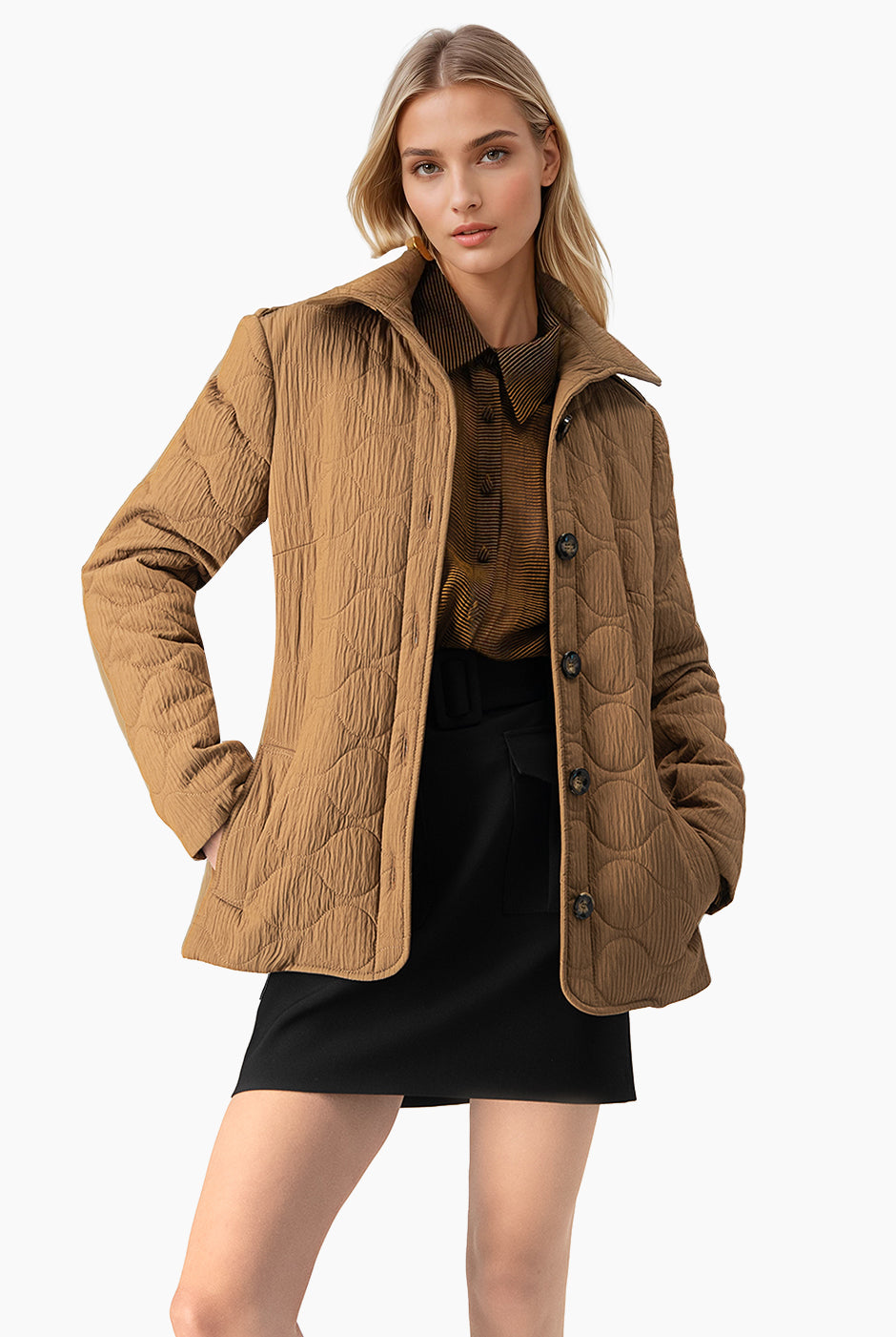 Chamarra cazadora acolchonada café con botones y bolsillos