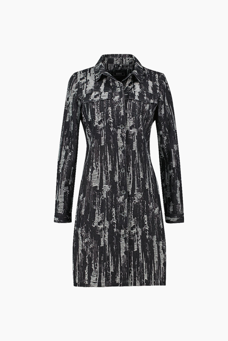 Chamarra larga negra de denim con bolsillos y detalle desgastado