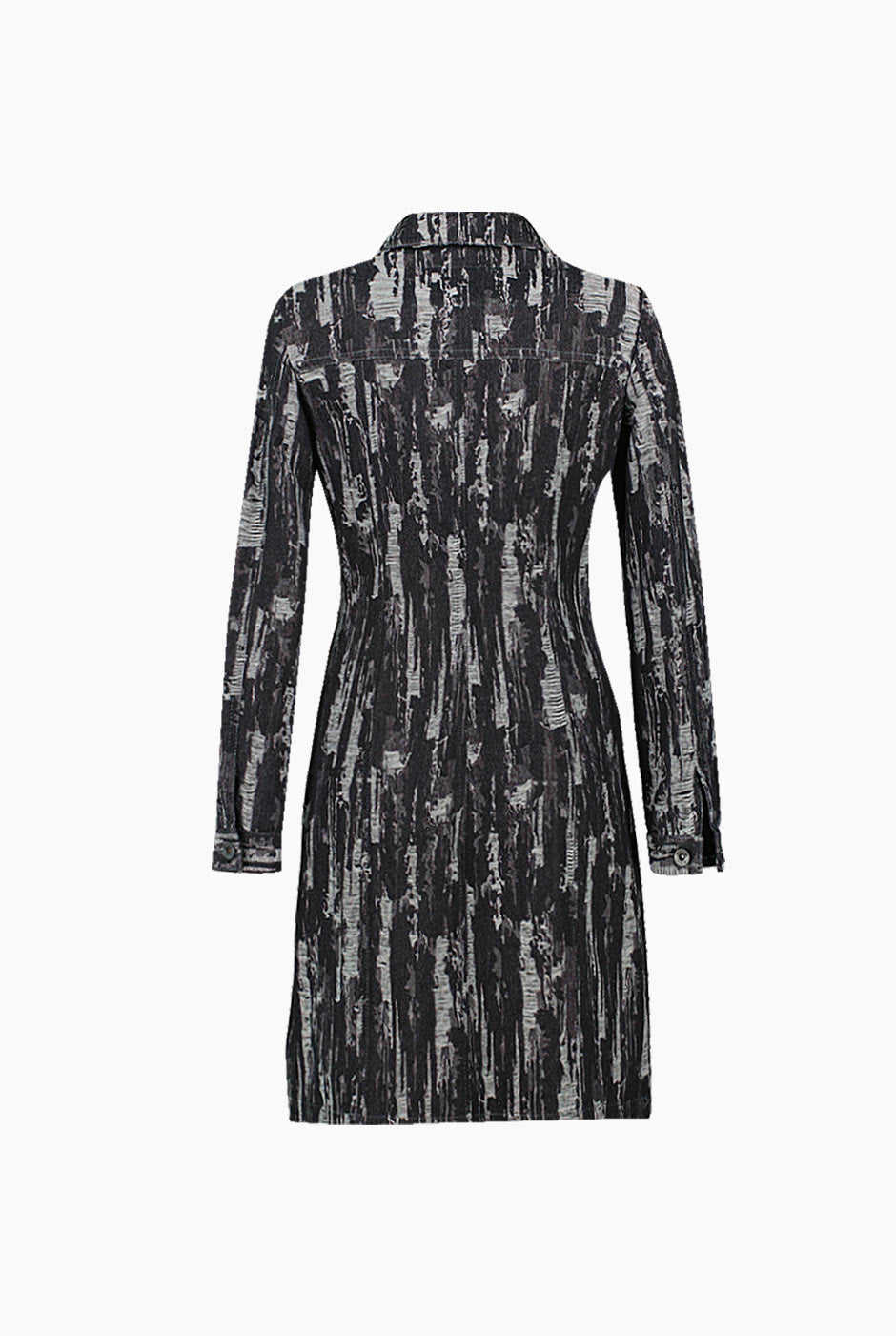 Chamarra larga negra de denim con bolsillos y detalle desgastado