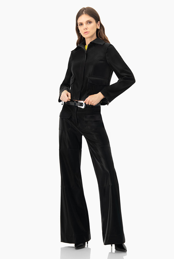 Chamarra corta negra