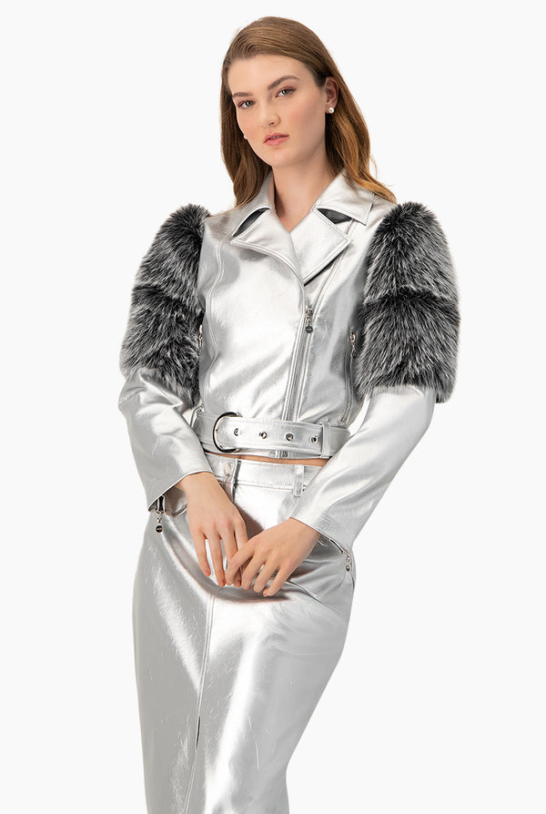 Chamarra corta lisa con peluche