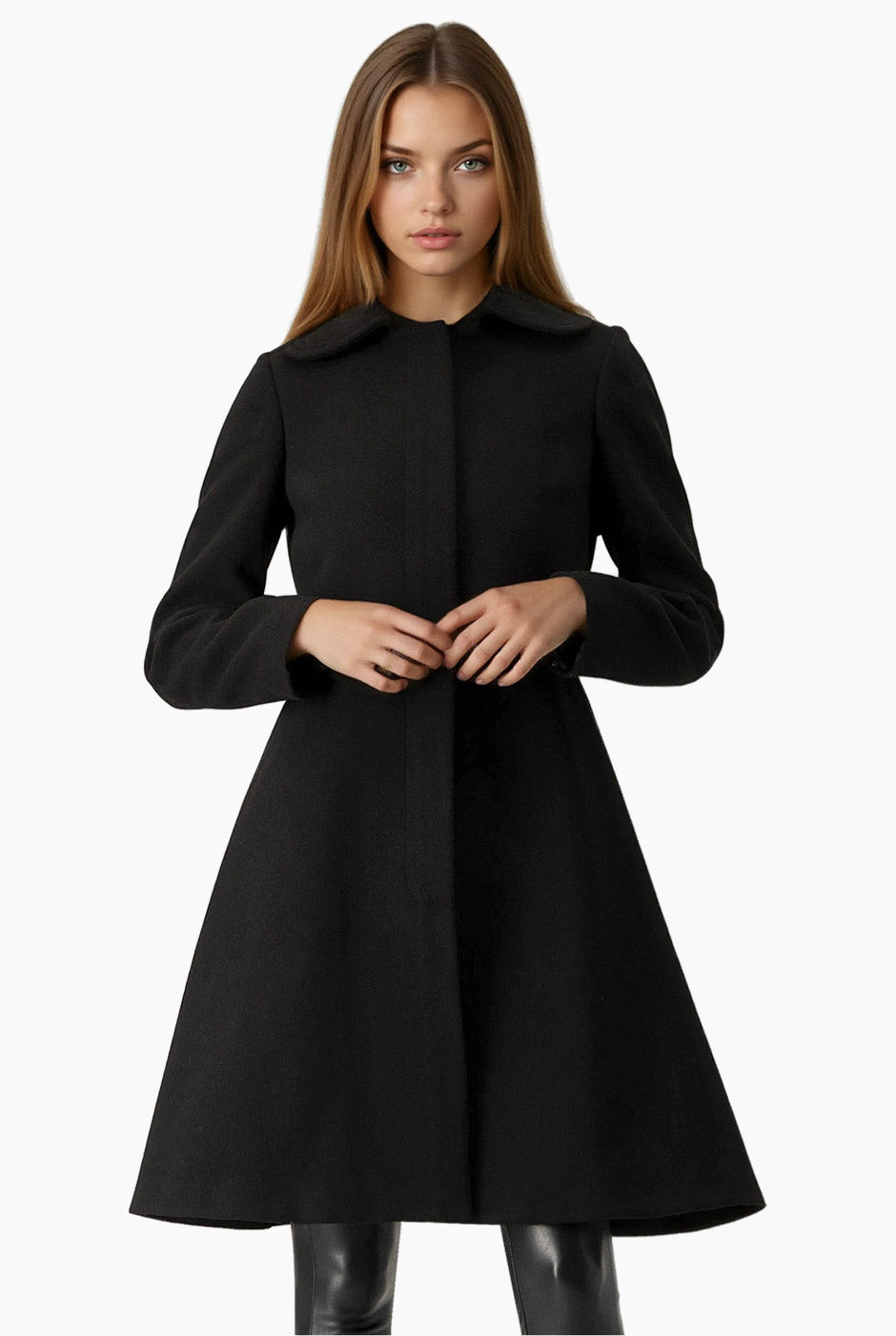 Abrigo largo negro con cierre y botón frontal