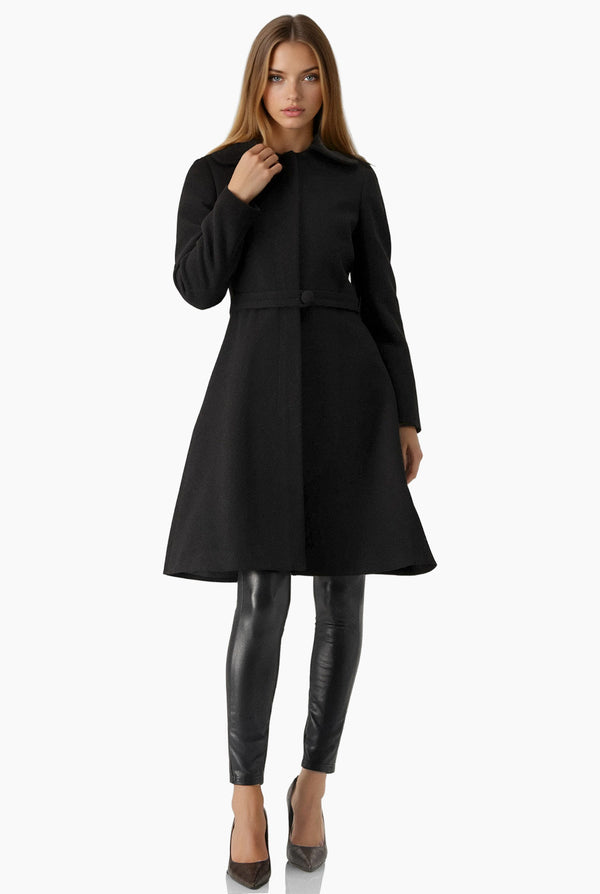 Abrigo largo con cierre y boton