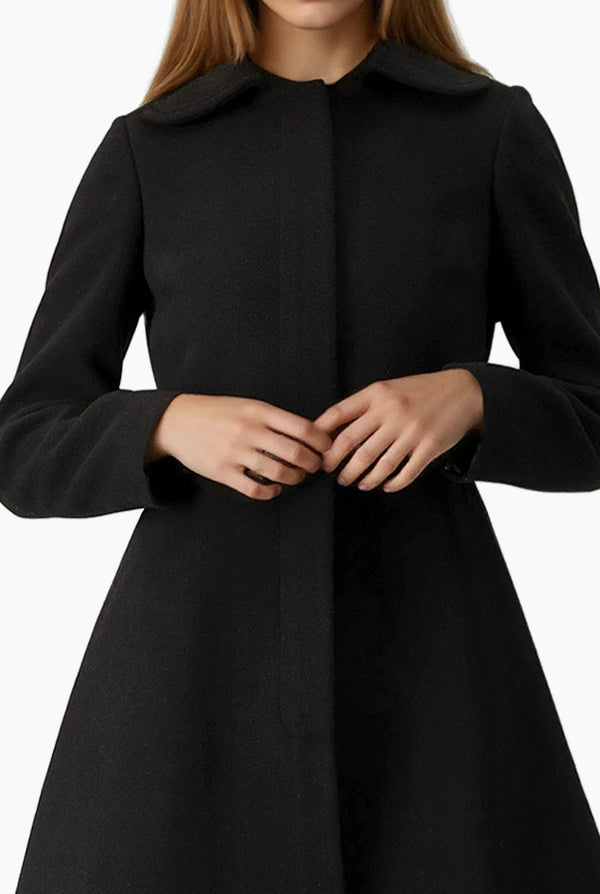 Abrigo largo con cierre y boton