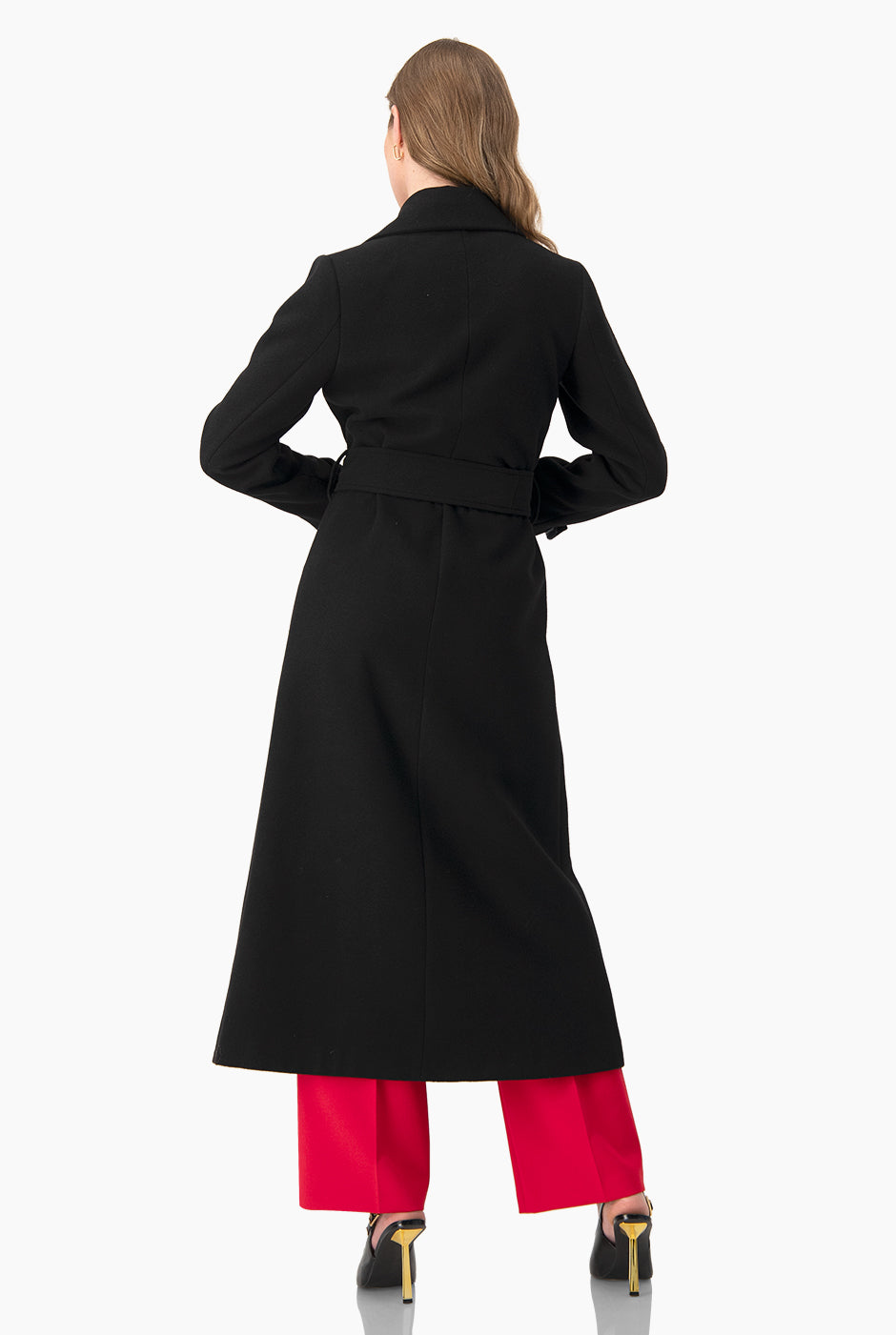 Abrigo largo negro cruzado con cinta y botones frontales