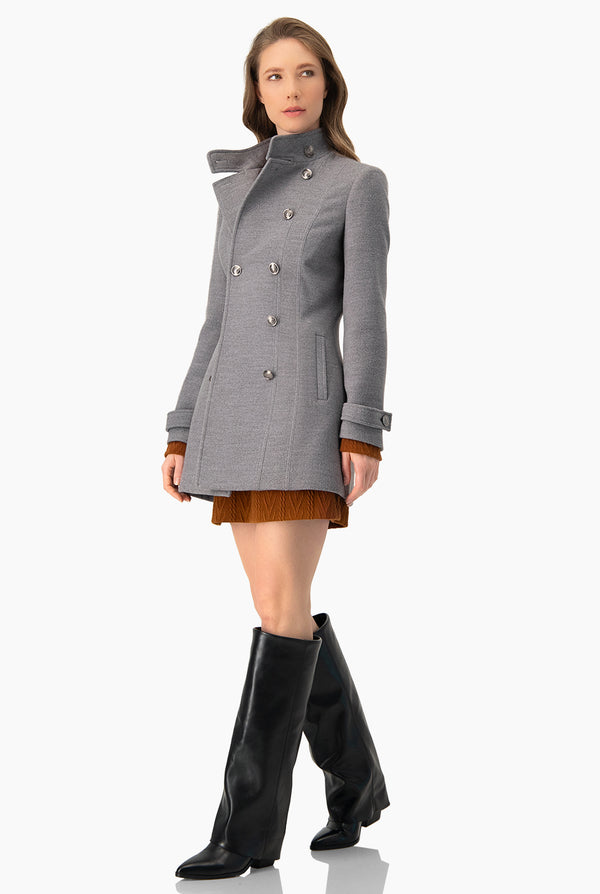 Abrigo largo gris tipo militar