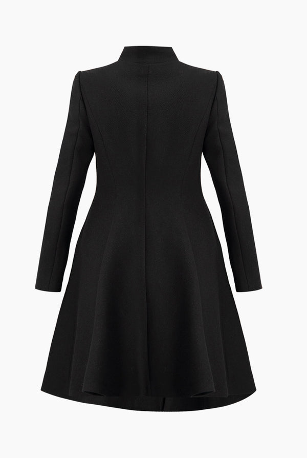 Abrigo negro con doble botonadura