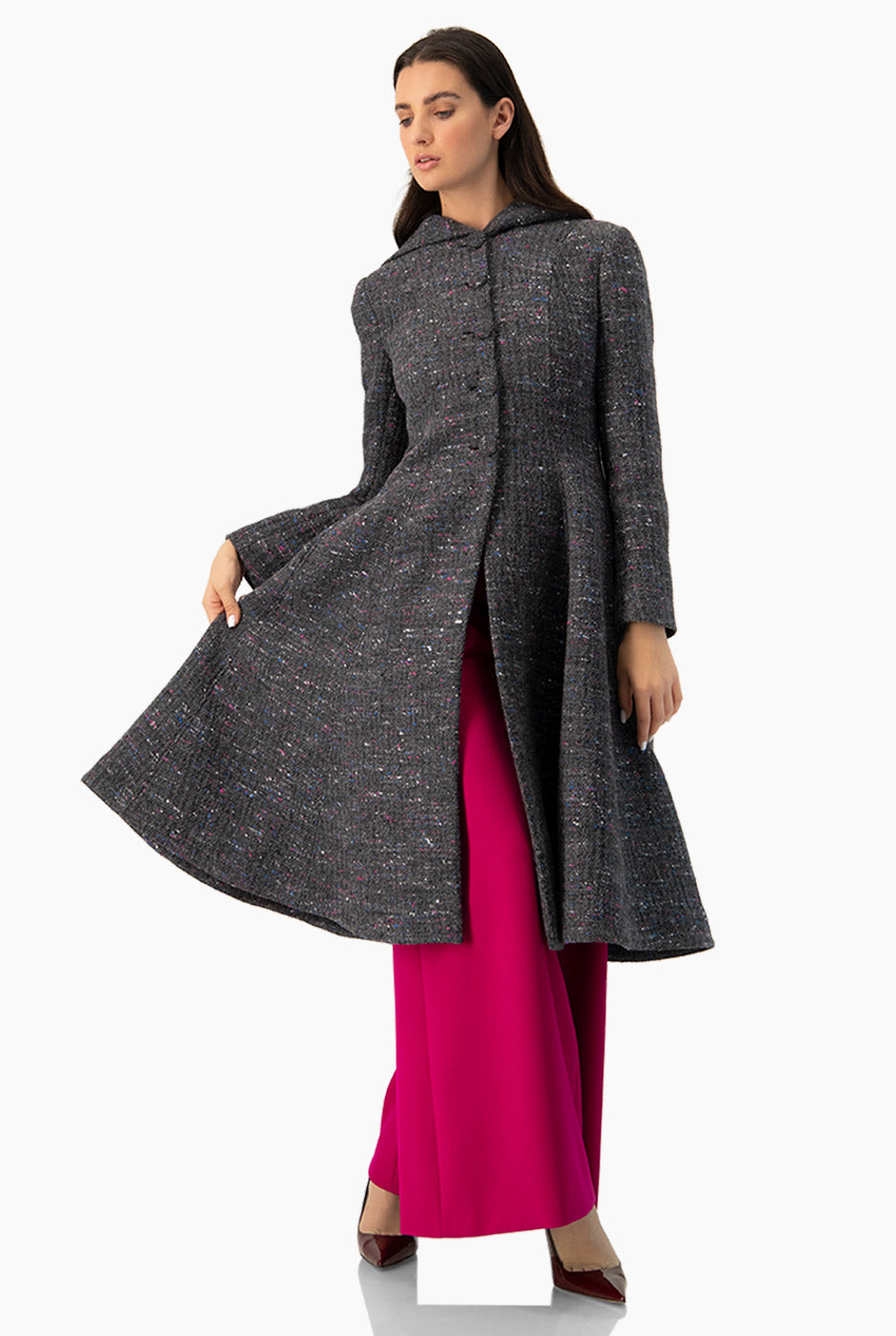 Abrigo largo gris de lana con capucha y botones frontales