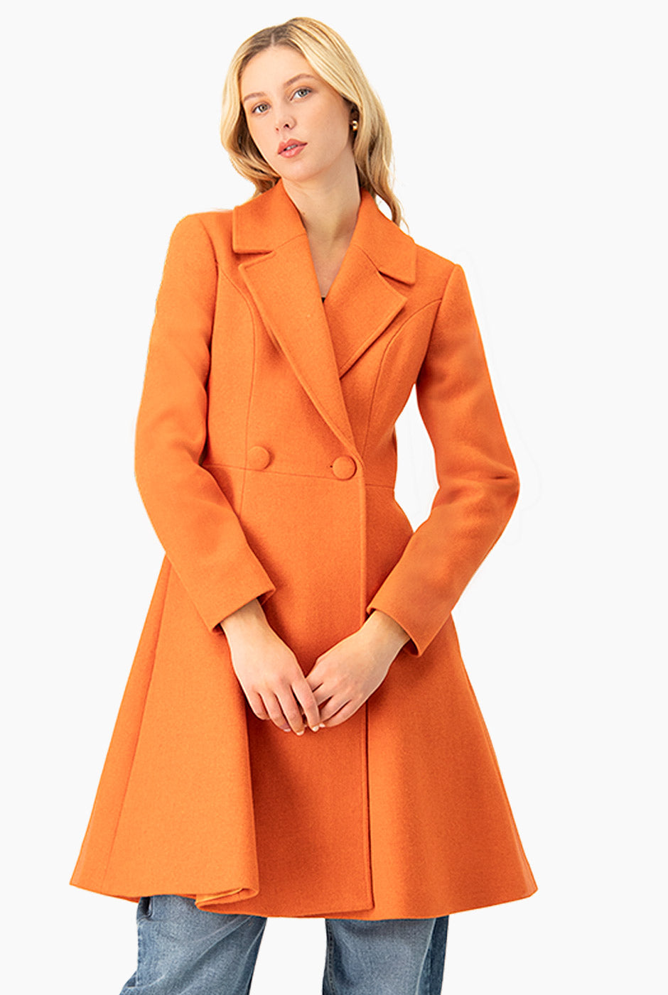 Abrigo largo cruzado naranja con solapas y botones de Ivonne