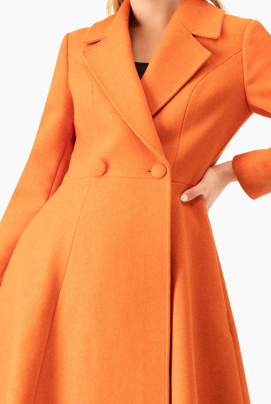 Abrigo largo cruzado naranja con solapas y botones de Ivonne