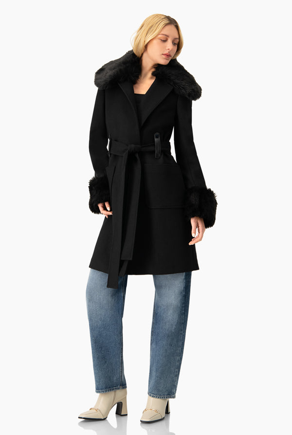 Abrigo largo y peluche color negro