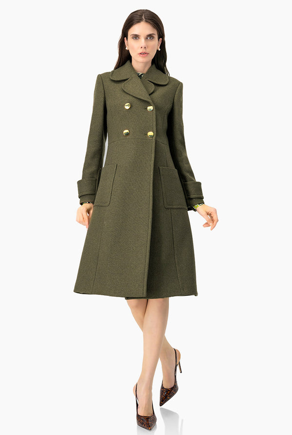 Abrigo olivo y doble botonadura