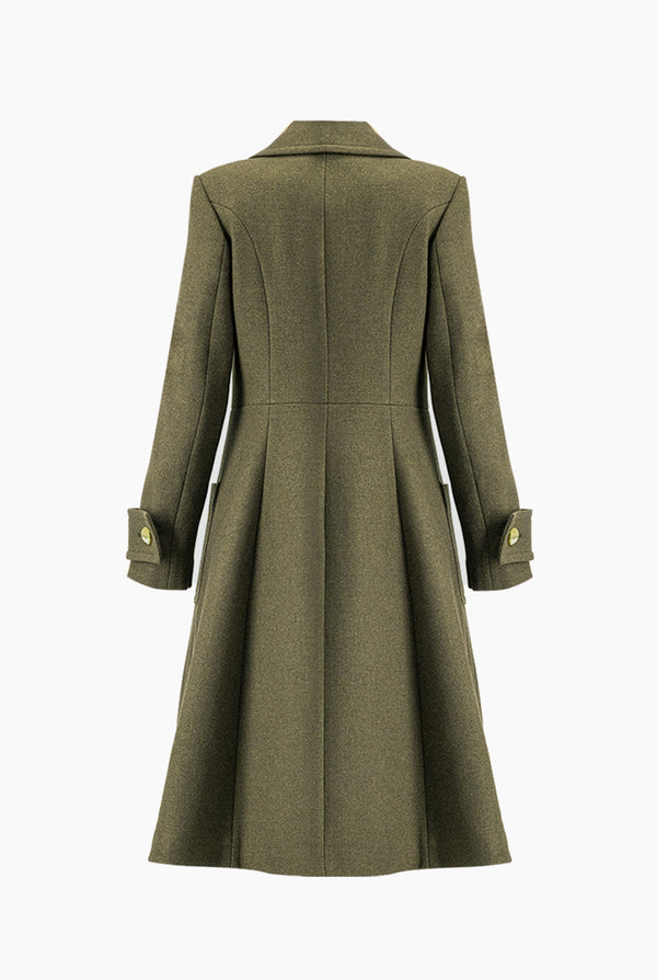 Abrigo olivo y doble botonadura