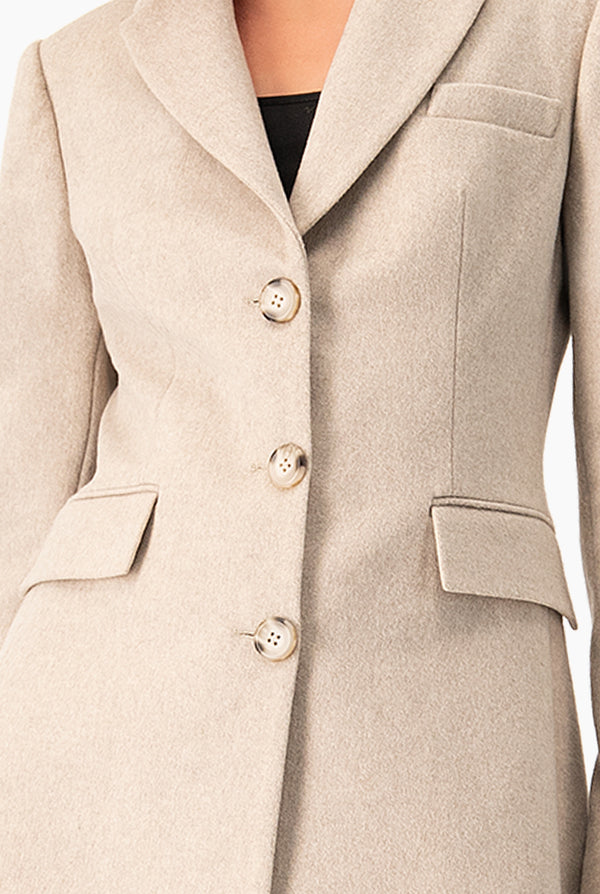 Abrigo largo con botones