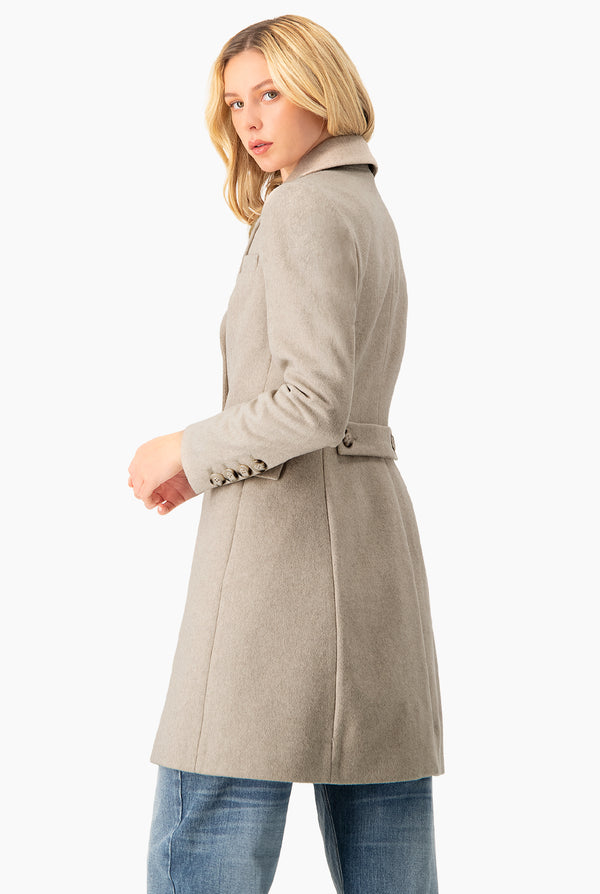 Abrigo largo con botones