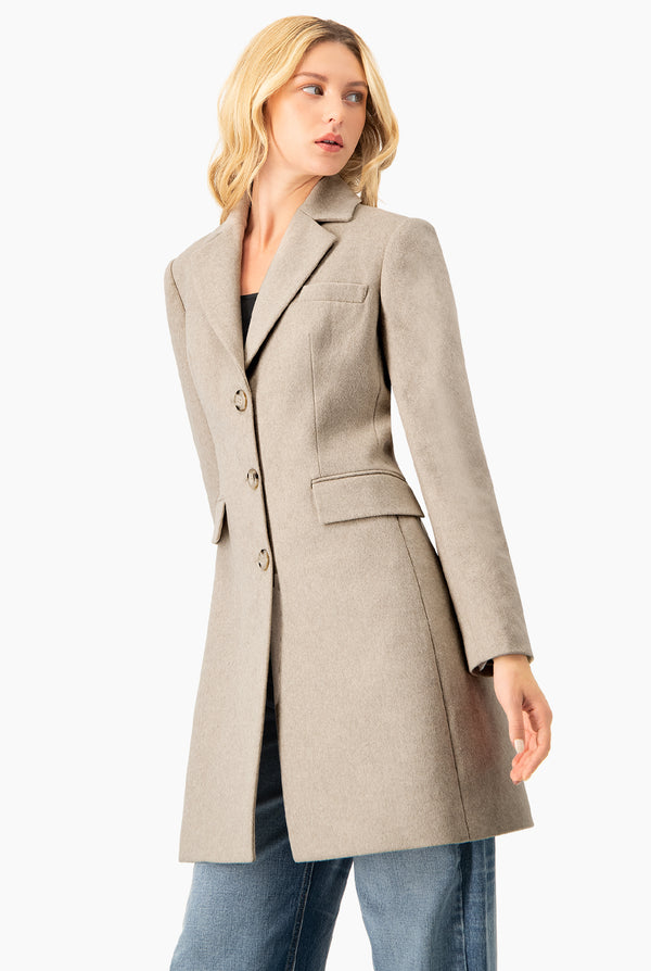 Abrigo largo con botones