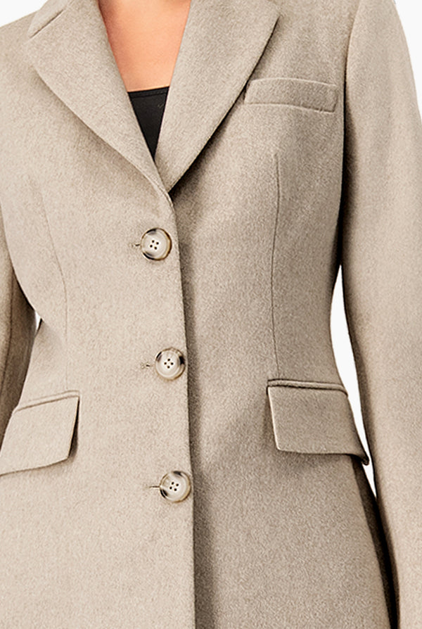 Abrigo largo con botones
