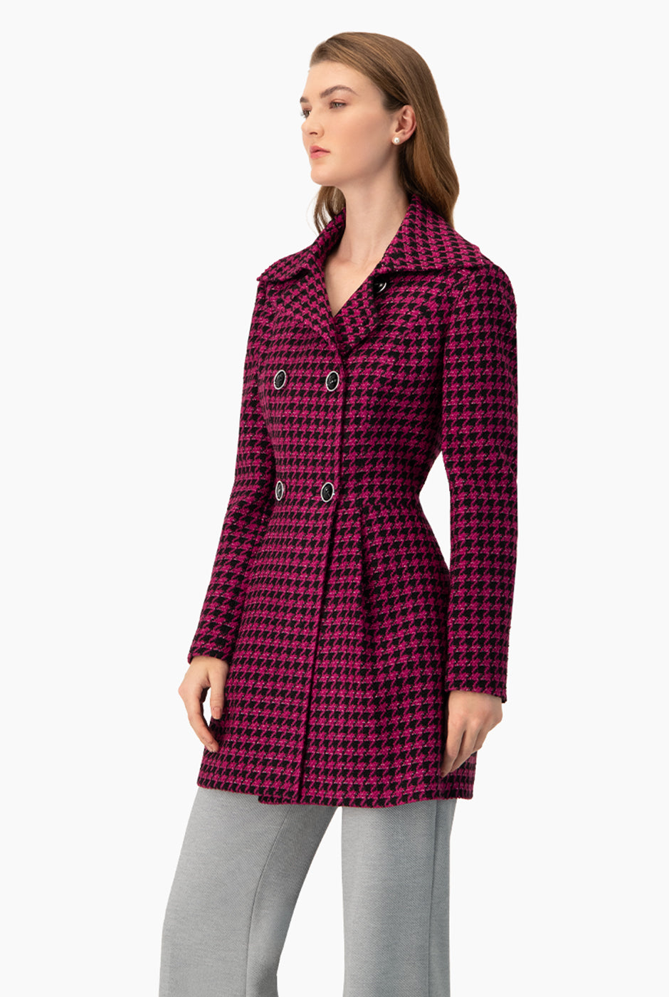 Abrigo cruzado fucsia con botones grandes y estampado pata de gallo