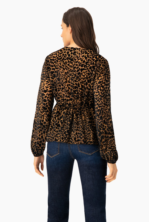 Blusa estampada escote en V