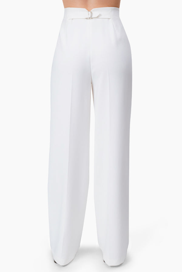 Pantalon sastreado y pierna ancha