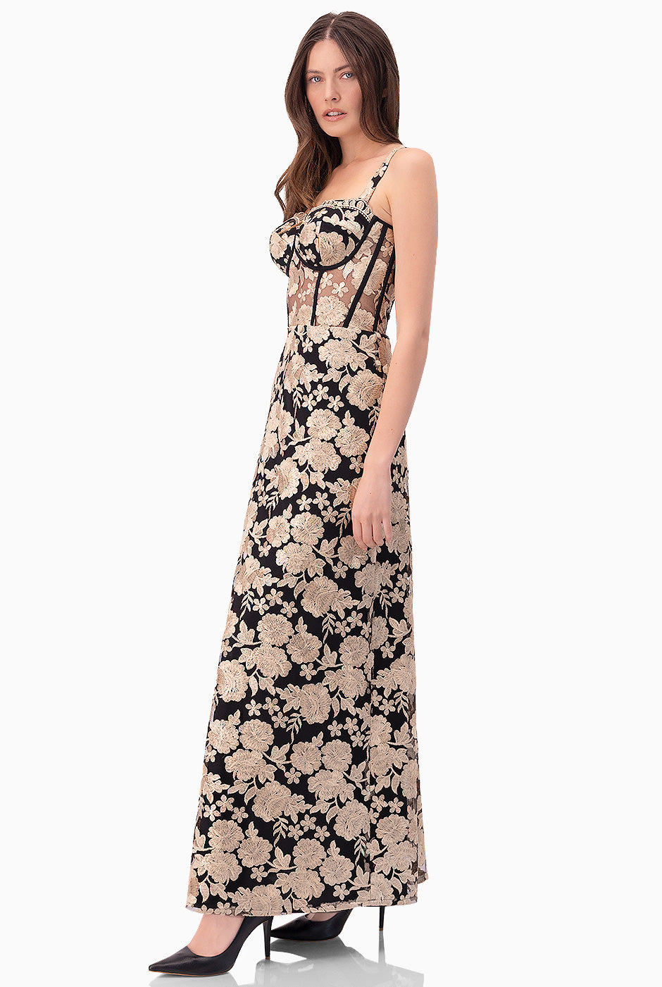 Vestido largo dorado con corset y bordado floral, diseño Couture de Ivonne.