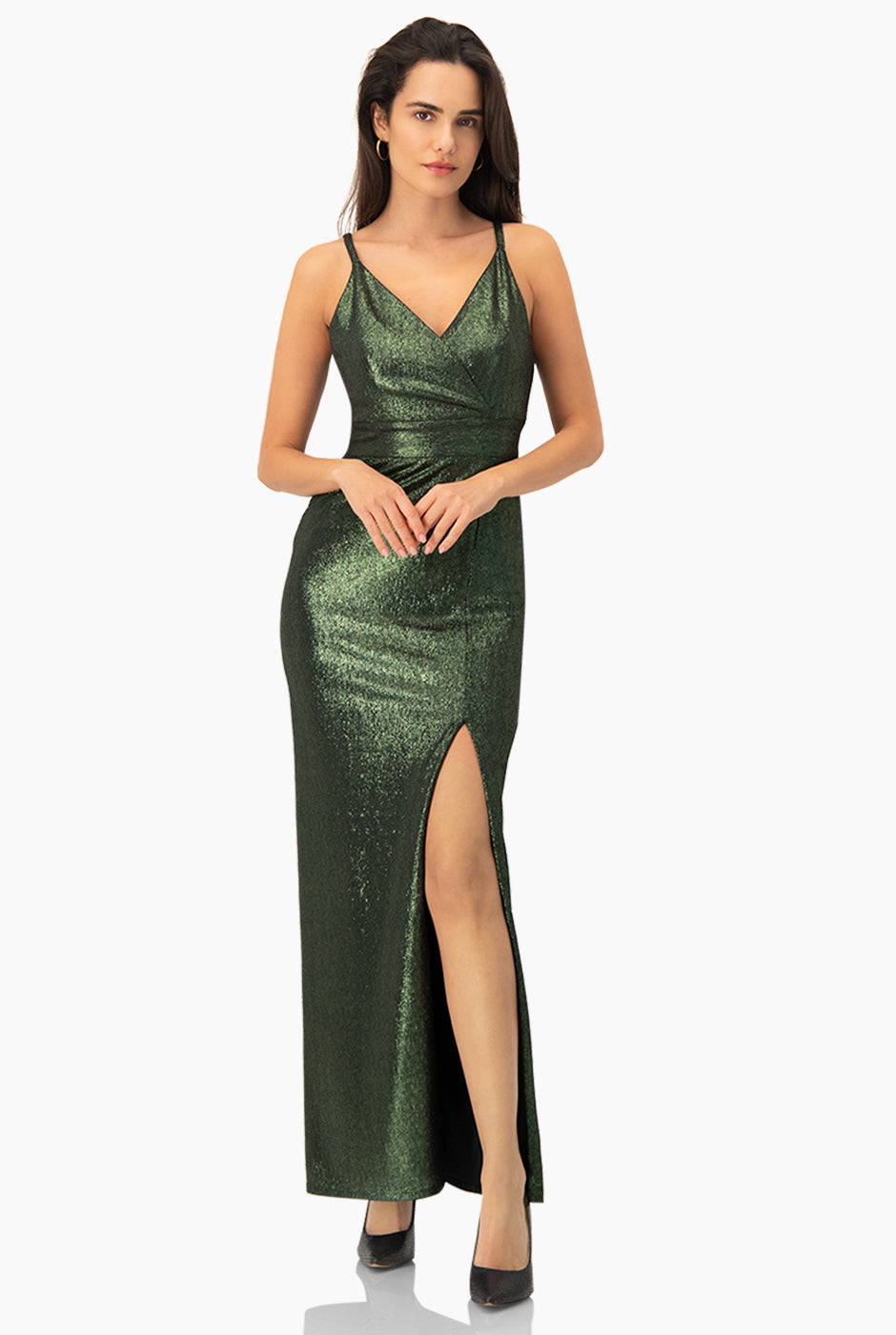 Vestido largo verde con escote en V y tirantes delgados