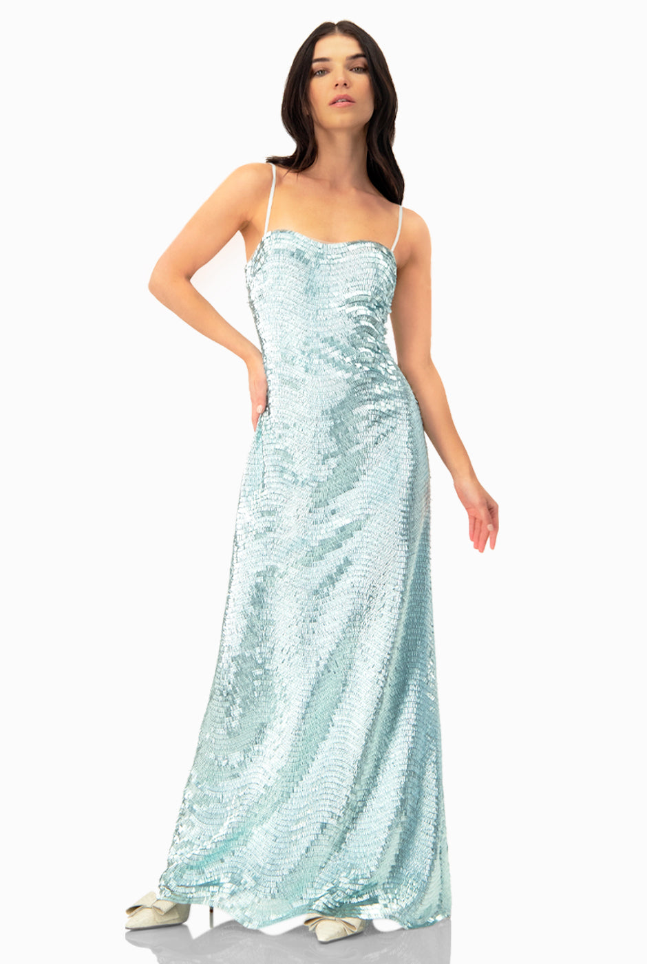 Vestido largo azul con escote corazón y lentejuelas