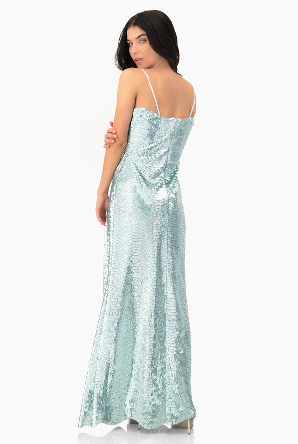 Vestido largo y escote tipo corazon