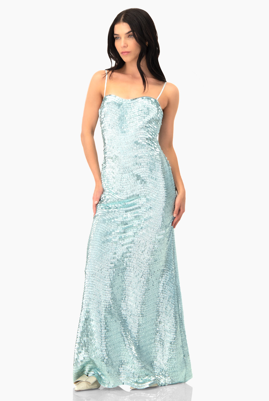 Vestido largo azul con escote corazón y lentejuelas