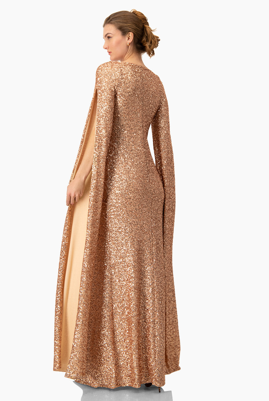 Vestido de noche rosa con lentejuelas y escote en V