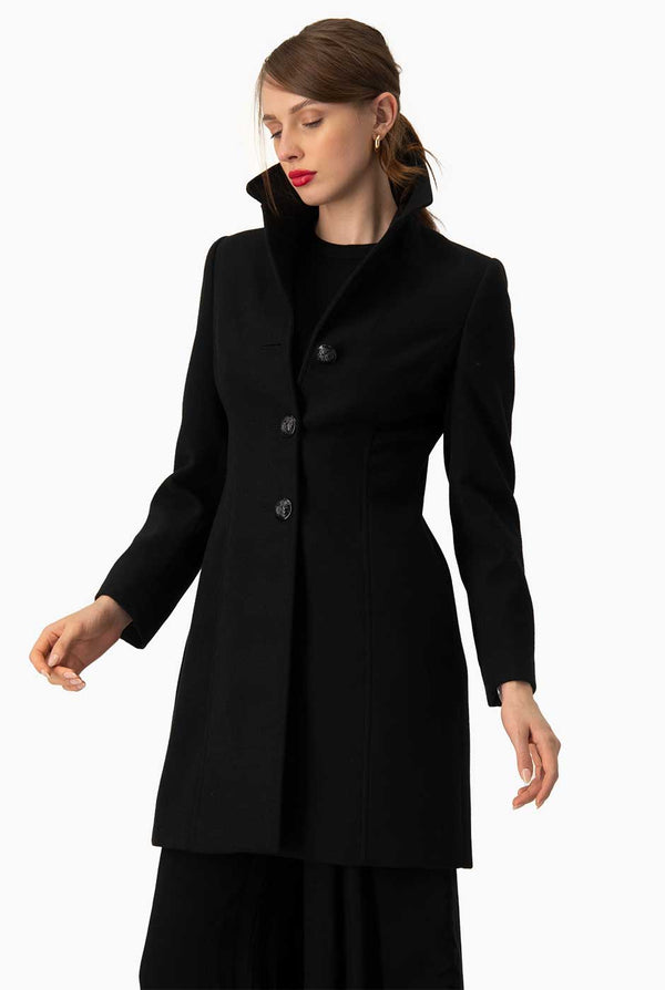 Abrigo cruzado negro con botones