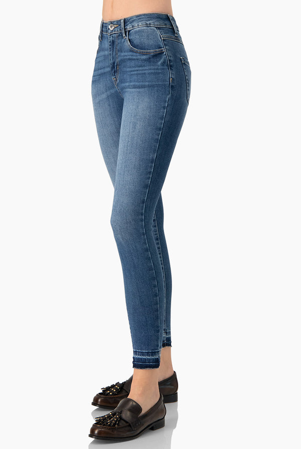 Jeans skinny de un boton frontal