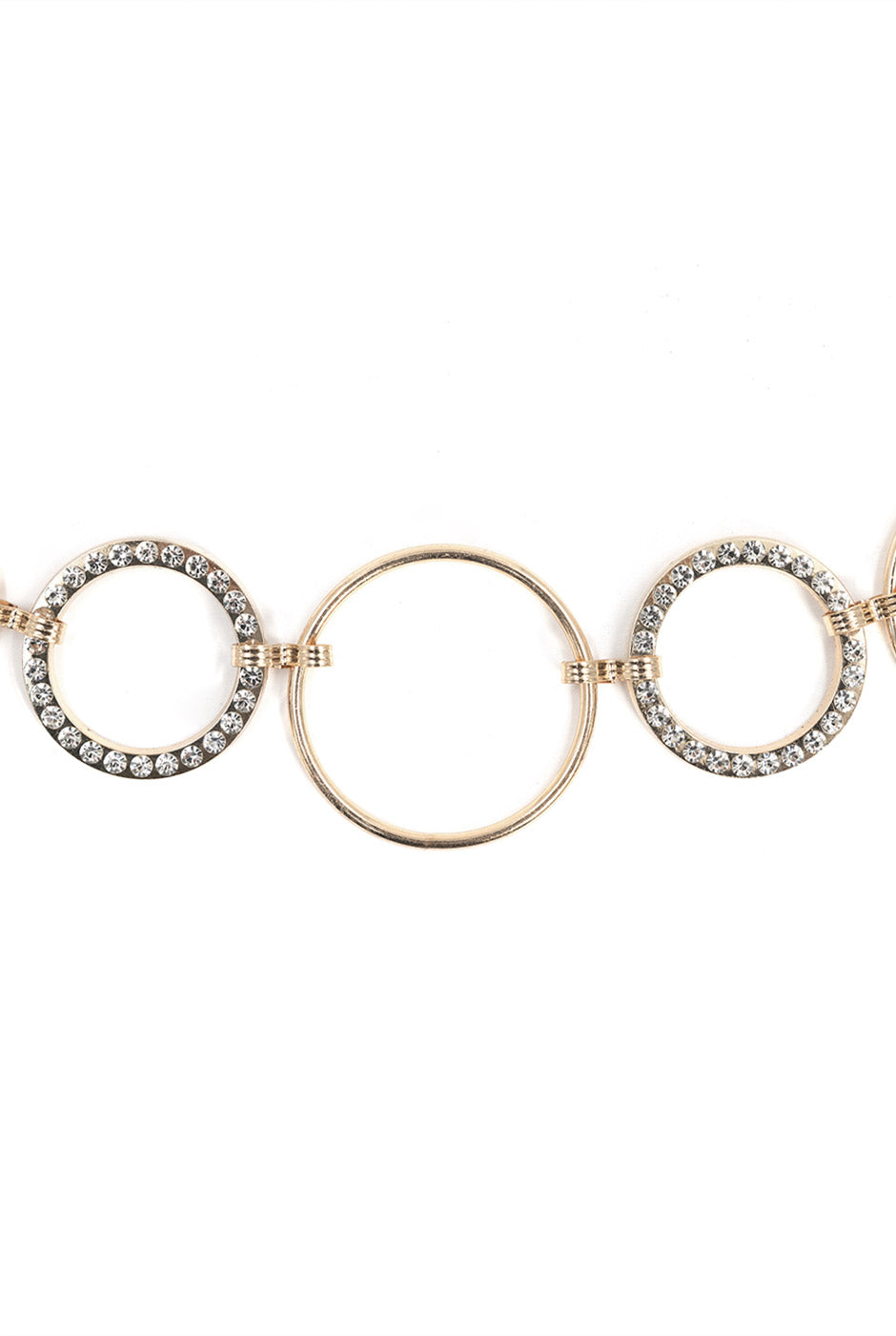 Cinturón de cadena dorado con aros brillantes