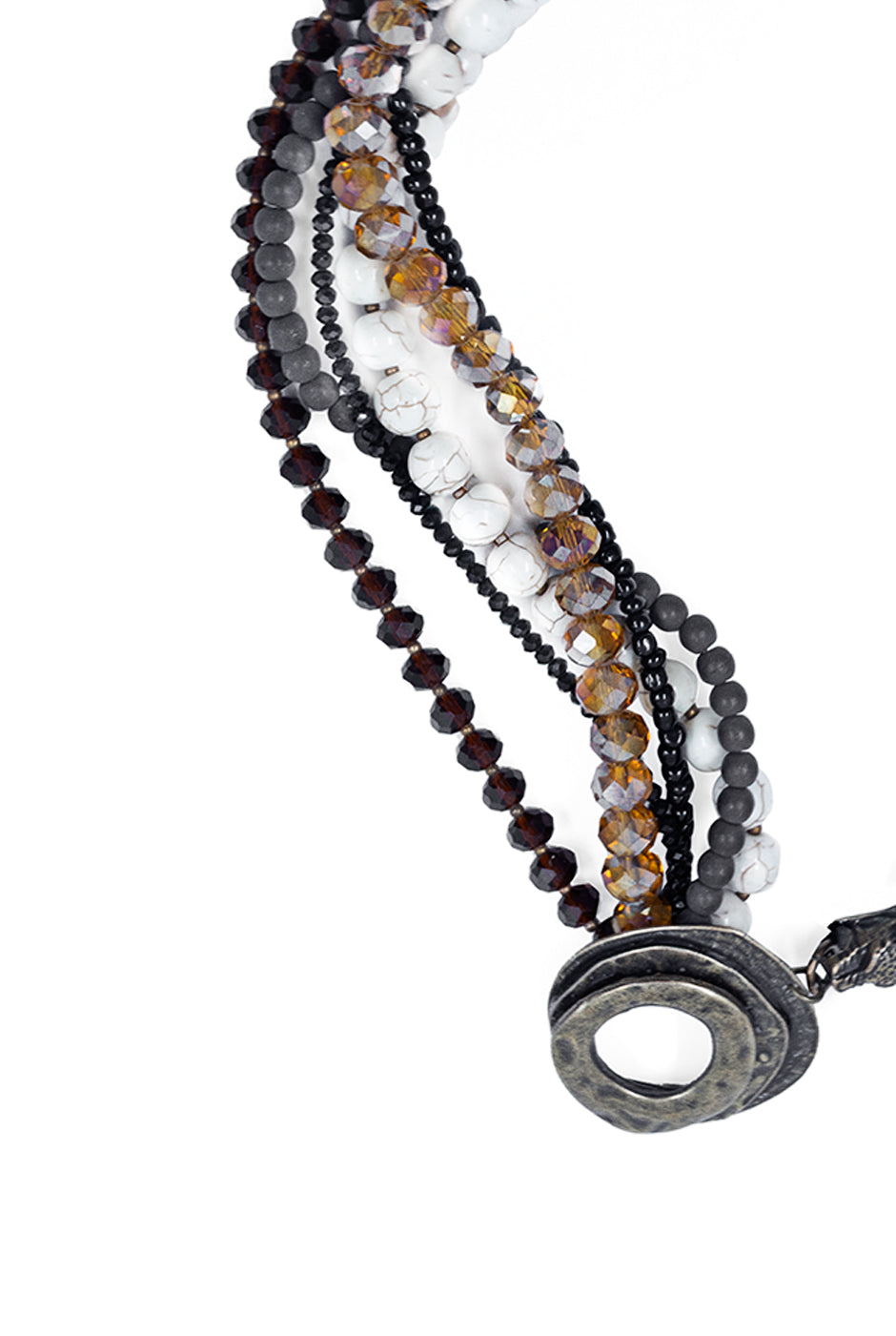 Collar de seis capas con dijes de jaguar