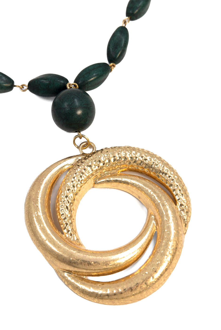 Maxi Collar Golden con cuentas verdes y dije dorado