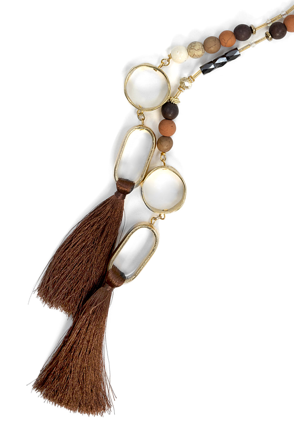 Collar largo con borlas mostaza y cuentas en tonos tierra