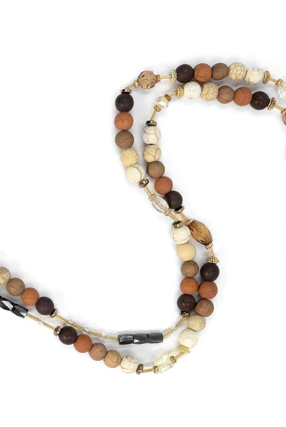 Collar largo con borlas mostaza y cuentas en tonos tierra