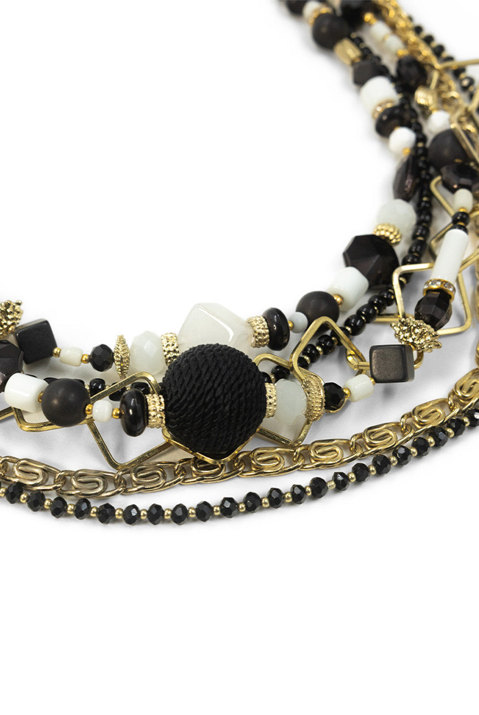 Collar multicapa negro y dorado con cuentas y cadenas