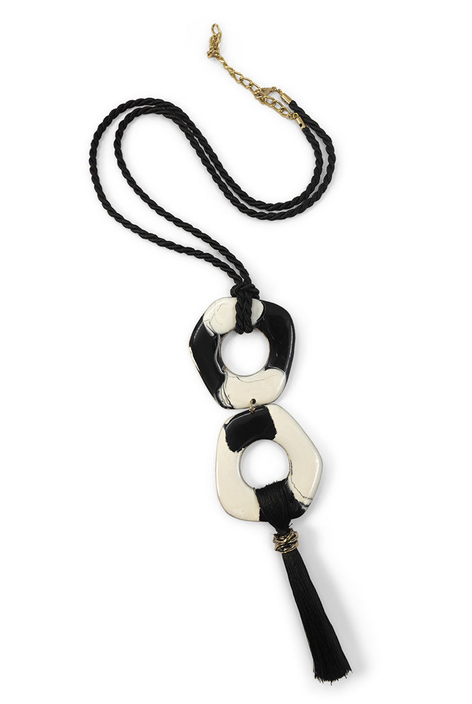 Collar bicolor largo con borla y círculos entrelazados