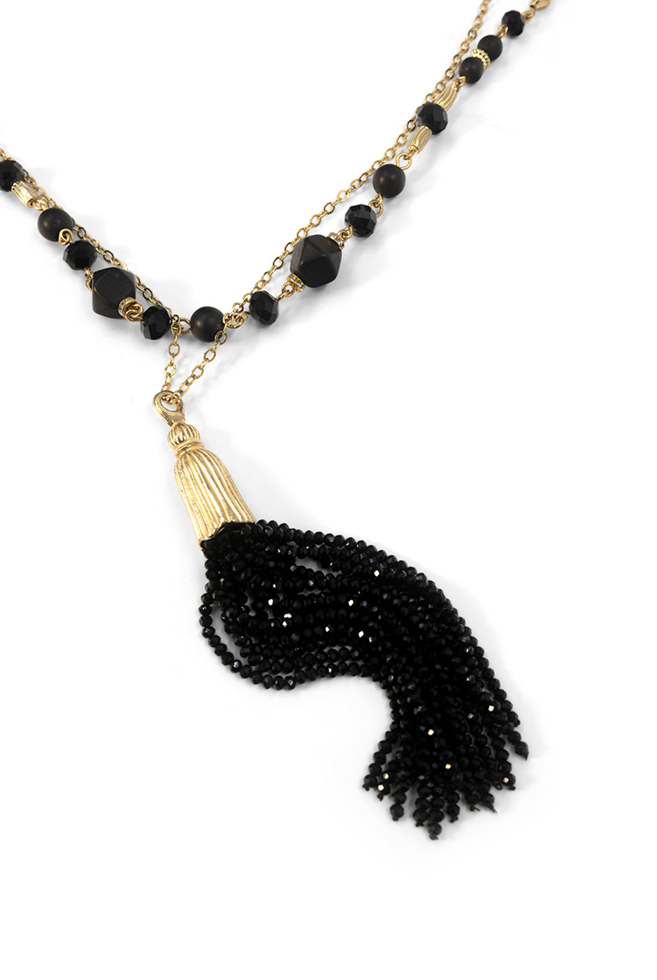 Collar con cuentas negras y borla colgante