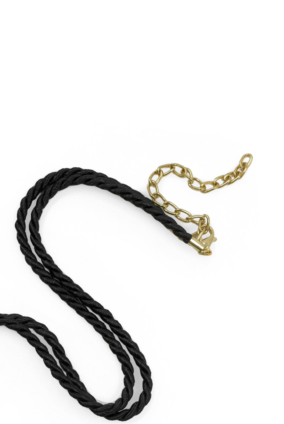 Collar de cordón marrón con dijes cuadrados y borla negra