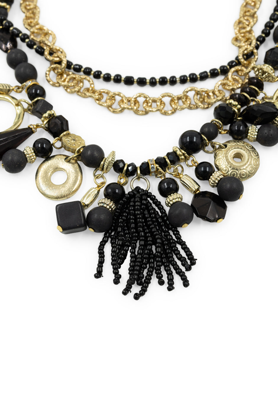 Collar de tres capas con cuentas negras y cadenas doradas