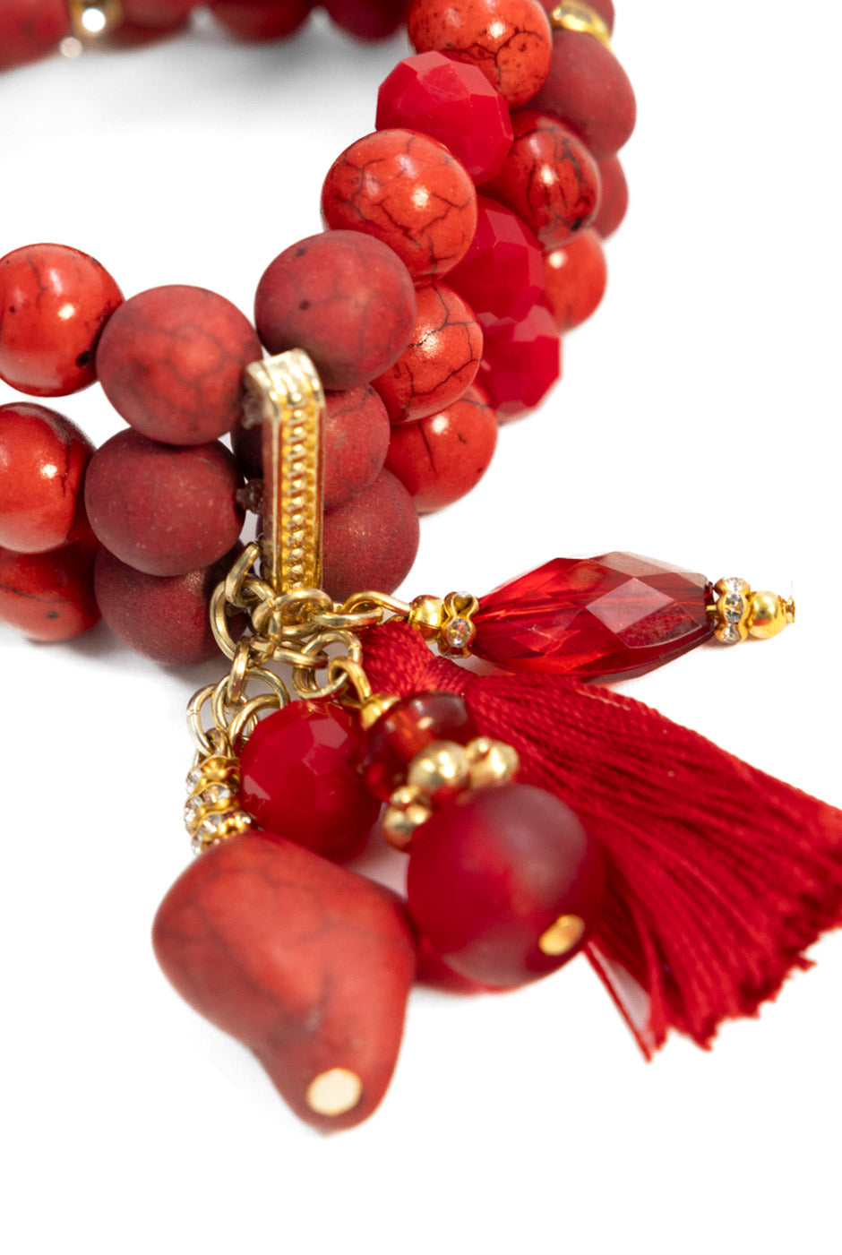 Brazalete Borla Rojo con cuentas y colgantes dorados