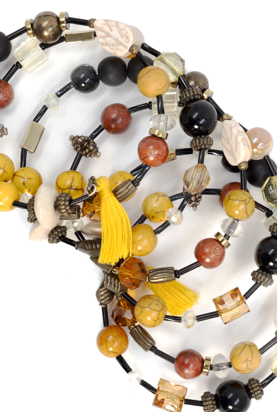 Brazalete bohemio mostaza con cuentas y borlas